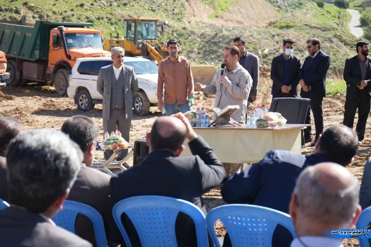 حضور استاندار و فرمانده سپاه فتح در یادواره شهدای لنده/کلنگ زنی فاز دوم لنده-دهدشت، پاتاوه و جاده روستایی عشایری گرده کلات/ احمد زاده قول داد موگرمون گاز دار شود/پروژه ساماندهی رودخانه جن آغاز شد و ایستگاه پمپاژ دشت بن تزریق اعتبار گردید+تصاویر حضور استاندار و فرمانده سپاه فتح در یادواره شهدای لنده/کلنگ زنی فاز دوم لنده-دهدشت، پاتاوه و جاده روستایی عشایری گرده کلات/ احمد زاده قول داد موگرمون گاز دار شود/پروژه ساماندهی رودخانه جن آغاز شد و ایستگاه پمپاژ دشت بن تزریق اعتبار گردید+تصاویر