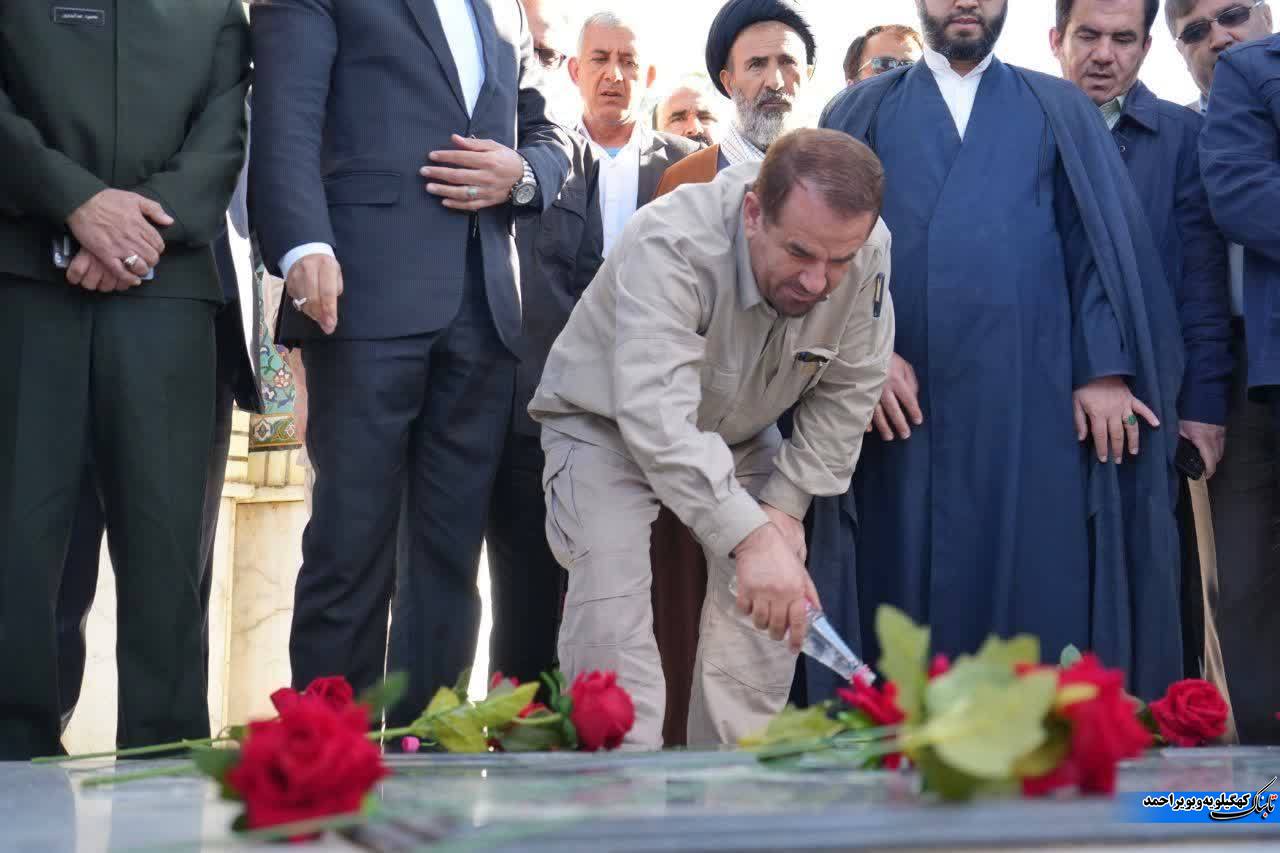 حضور استاندار و فرمانده سپاه فتح در یادواره شهدای لنده/کلنگ زنی فاز دوم لنده-دهدشت، پاتاوه و جاده روستایی عشایری گرده کلات/ احمد زاده قول داد موگرمون گاز دار شود/پروژه ساماندهی رودخانه جن آغاز شد و ایستگاه پمپاژ دشت بن تزریق اعتبار گردید+تصاویر حضور استاندار و فرمانده سپاه فتح در یادواره شهدای لنده/کلنگ زنی فاز دوم لنده-دهدشت، پاتاوه و جاده روستایی عشایری گرده کلات/ احمد زاده قول داد موگرمون گاز دار شود/پروژه ساماندهی رودخانه جن آغاز شد و ایستگاه پمپاژ دشت بن تزریق اعتبار گردید+تصاویر