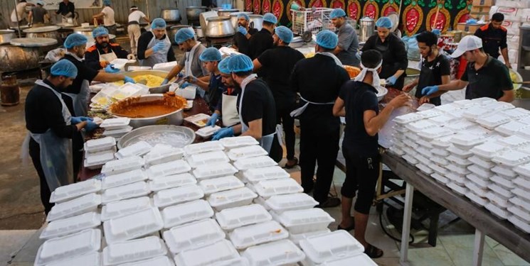 روزانه ۷۰ هزار وعده غذایی توسط استان تهران در نجف توزیع میشود