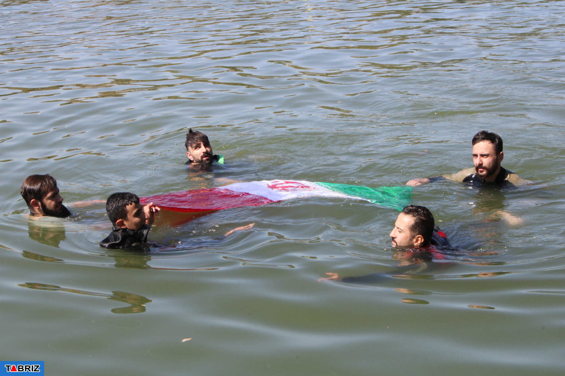 مانور امداد و نجات در ائل گلی تبریز مانور امداد و نجات در ائل گلی تبریز