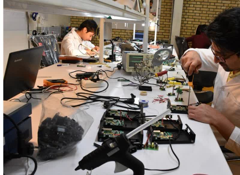 داستان موفقیت شرکت آریونت / مهاجرت معکوس و کارآفرینی در تولید تجهیزات مخابراتی / مومنی تبار: با حمایت مسئولان رقیب قدرتمندی در تکنولوژی دنیا هستیم