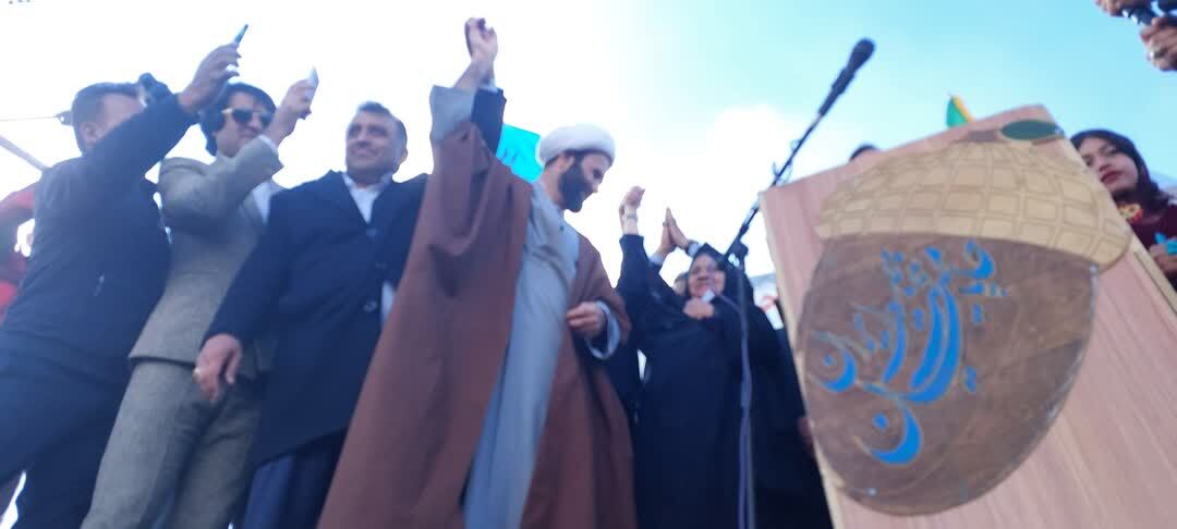 استقبال جالب یک نماینده از رقیب + فیلم