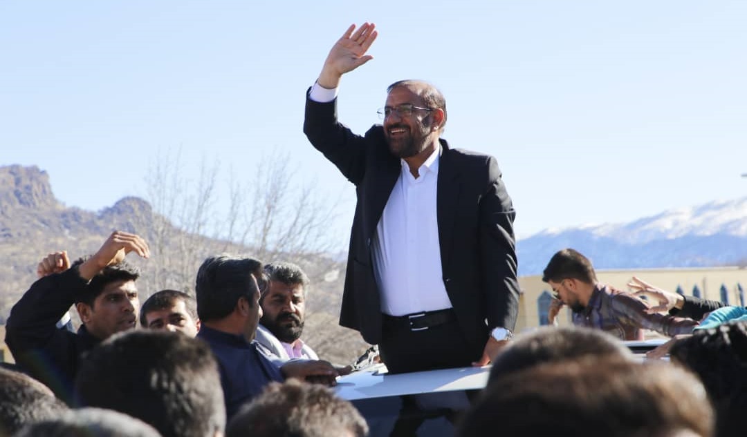 روشنفکر منتخب مردم از میان تخریبها و تهمت هاست / تخریب کنید و به رای او اضافه نمایید