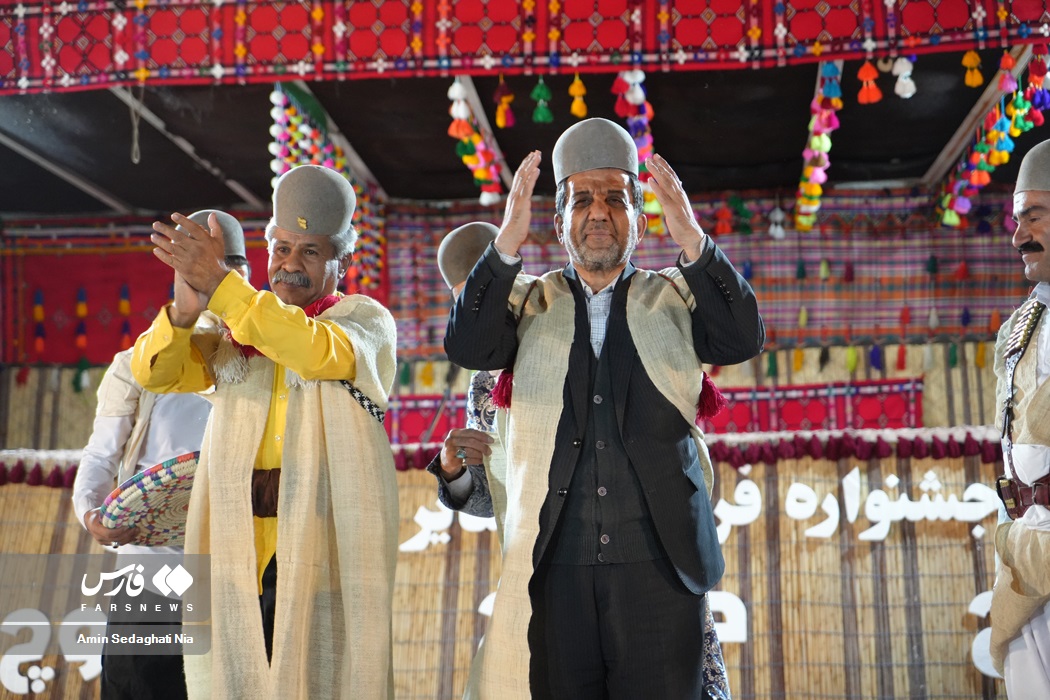 همسفری با بی حجابها تا بازدید از چشمه بلقیس و بلاد شاپور/ شبی با سازو اواز محلی! همسفری با بی حجابها تا بازدید از چشمه بلقیس و بلاد شاپور/ شبی با سازو اواز محلی!