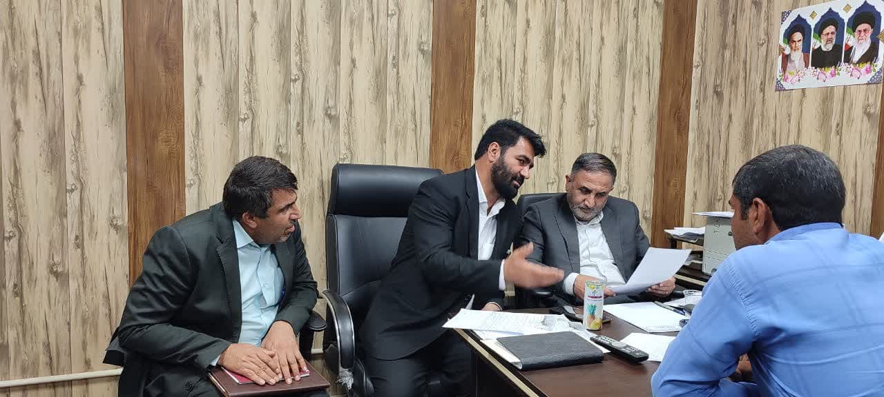 میز خدمتی با بیشترین مراجعات مردمی / توضیح در خصوص مهمترین مطالبات فرهنگیان / احمدی لاشکی: هر که بامش بیش برفش بیشتر! + فیلم