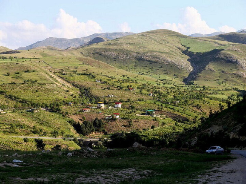 باز پسگیری ۱۳۵ هزار متر زمینهای منابع طبیعی شهرستان کرمانشاه از متصرفان غیرقانونی