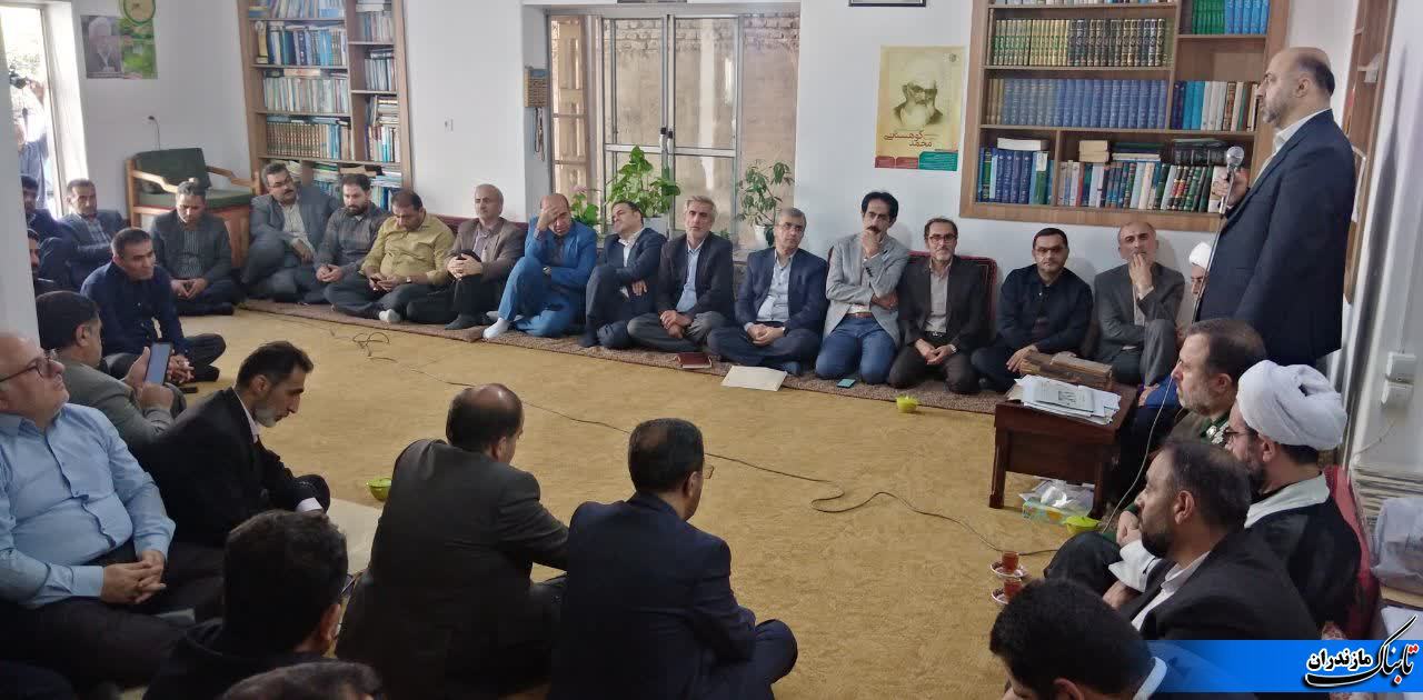 دیدار سرپرست فرمانداری و مدیران دستگاه‌های نکا با امام جمعه شهرستان