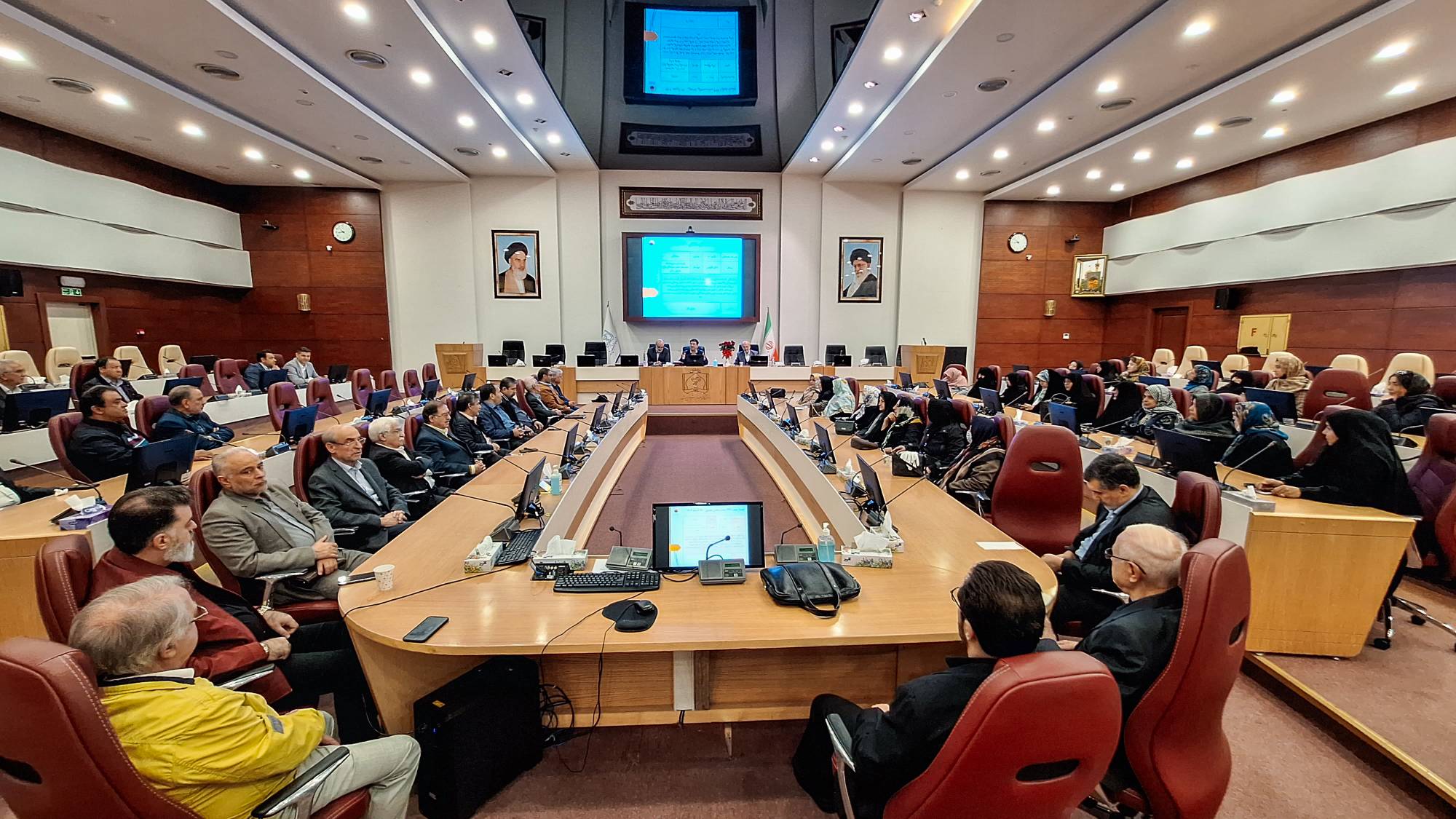 مددکاریدر بیمارستانها تنها نیم درصد خدمات به بیماران نیازمند را تامین میکند