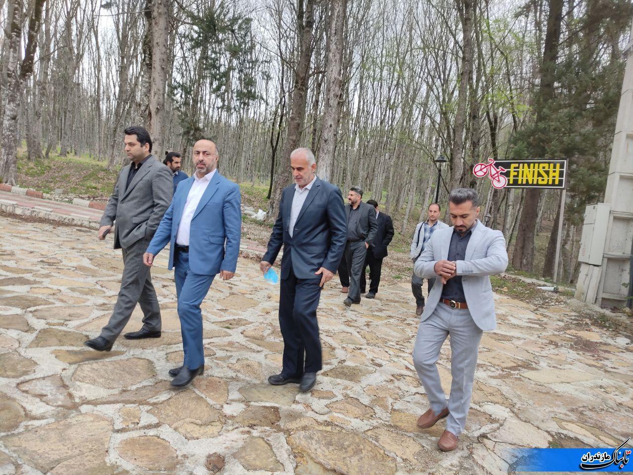 بازدید مسئولین شهرستانی از روند تکمیل پیست دوچرخه‌سواری نکا در پارک قرمرض