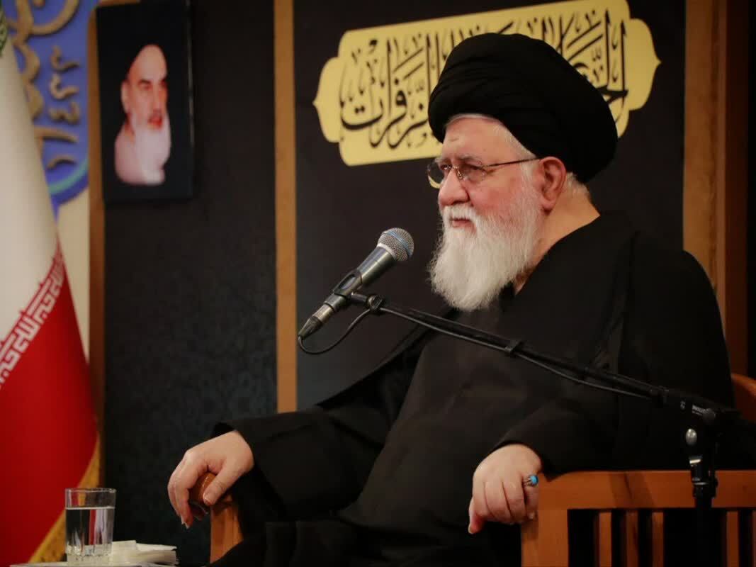 نفوذ امام هادی(ع) موجب توسعه شیعه در ایران شد/ دلدادگی به اهلبیت (ع) همراه با معرفتشناسی باشد