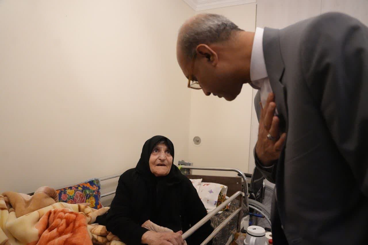 دیدار استاندار کرمانشاه با خانواده شهیدان کرمخانی و پاکیزان دیدار استاندار کرمانشاه با خانواده شهیدان کرمخانی و پاکیزان