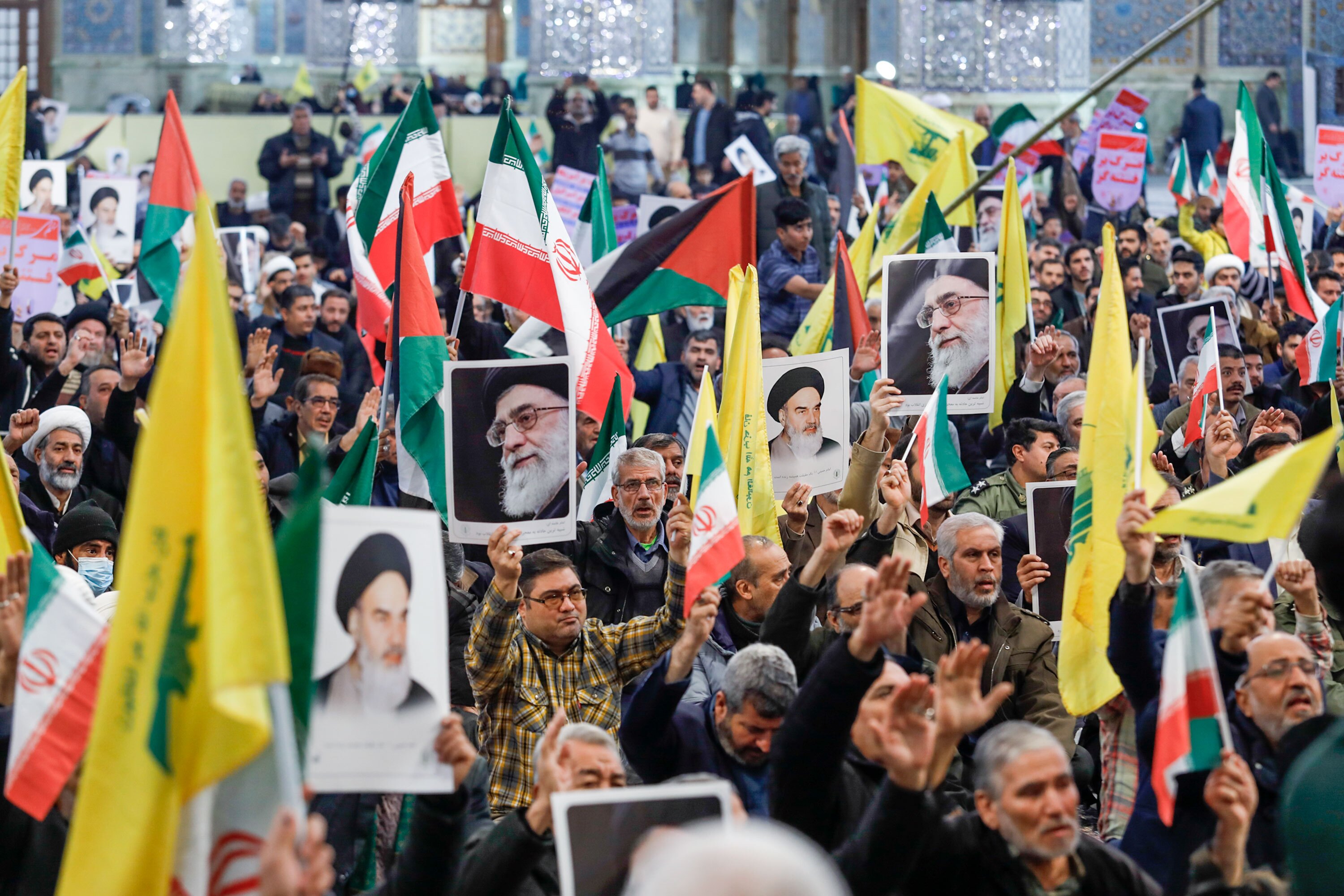 راه اندازی فتنه ۸۸ برای خارج کردن حکمرانی و حاکمیت از صراط مستقیم/ما از جهاد و مقاومت در برابر استکبار کوتاه نمی‌آییم+ گزار ش تصویری