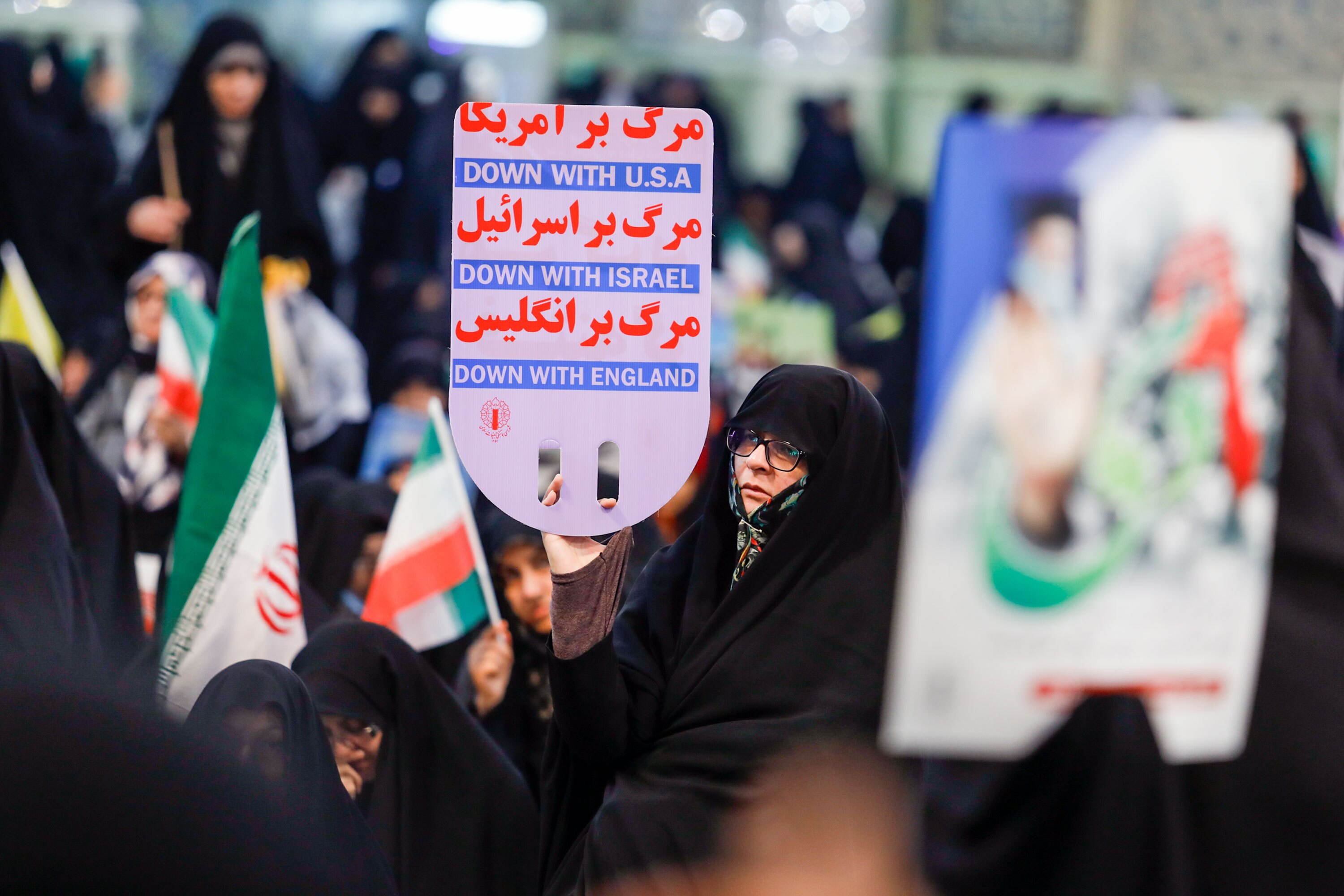 راه اندازی فتنه ۸۸ برای خارج کردن حکمرانی و حاکمیت از صراط مستقیم/ما از جهاد و مقاومت در برابر استکبار کوتاه نمی‌آییم+ گزار ش تصویری