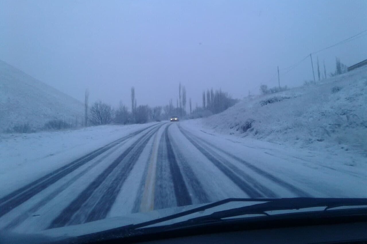 بارش برف و کولاک شدید در محورهای استان قم/ از سفر اجتناب کنید بارش برف و کولاک شدید در محورهای استان قم/ از سفر اجتناب کنید