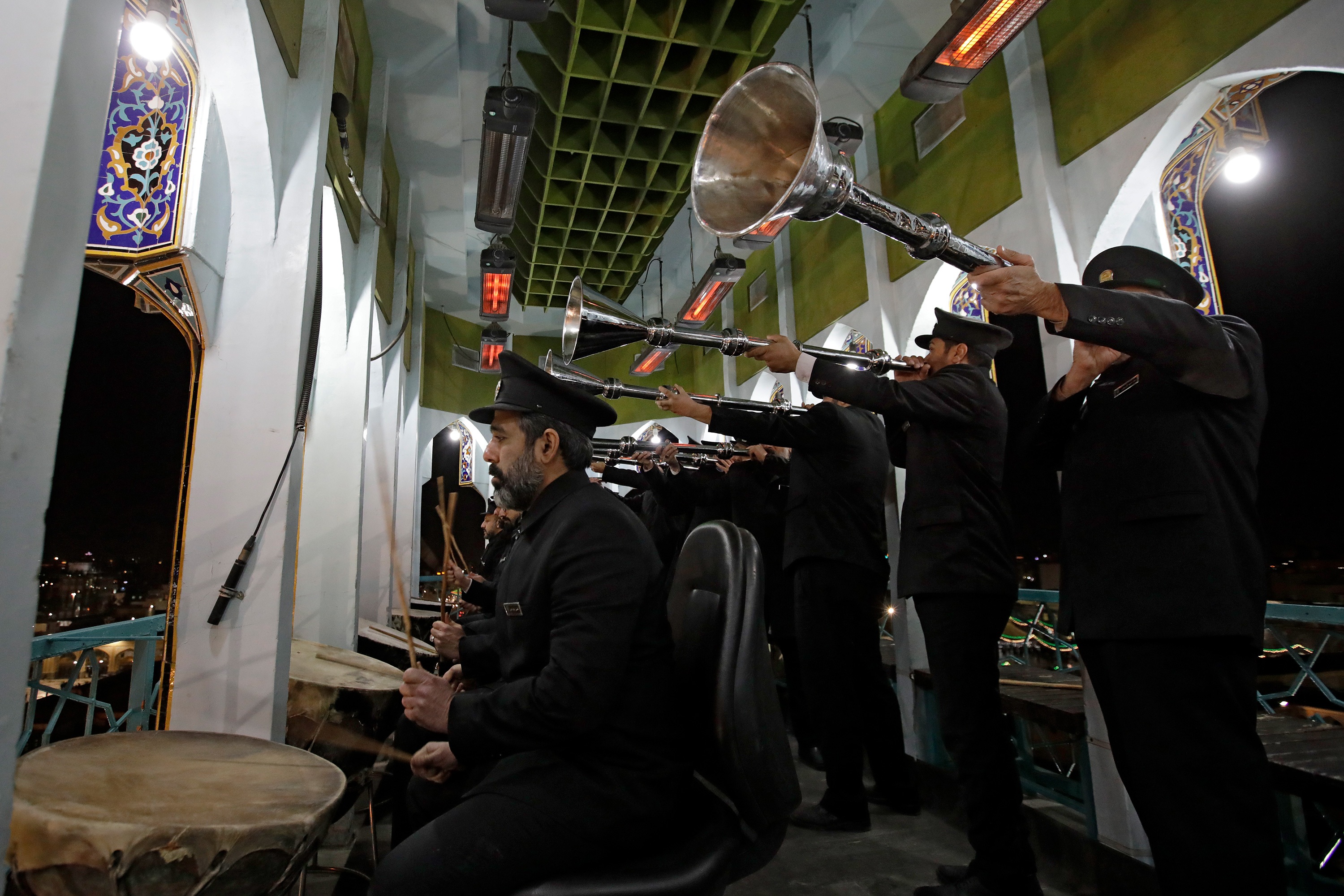 آیین نقارهنوازی به مناسبت عید مبعث در حرم مطهر رضوی آیین نقارهنوازی به مناسبت عید مبعث در حرم مطهر رضوی