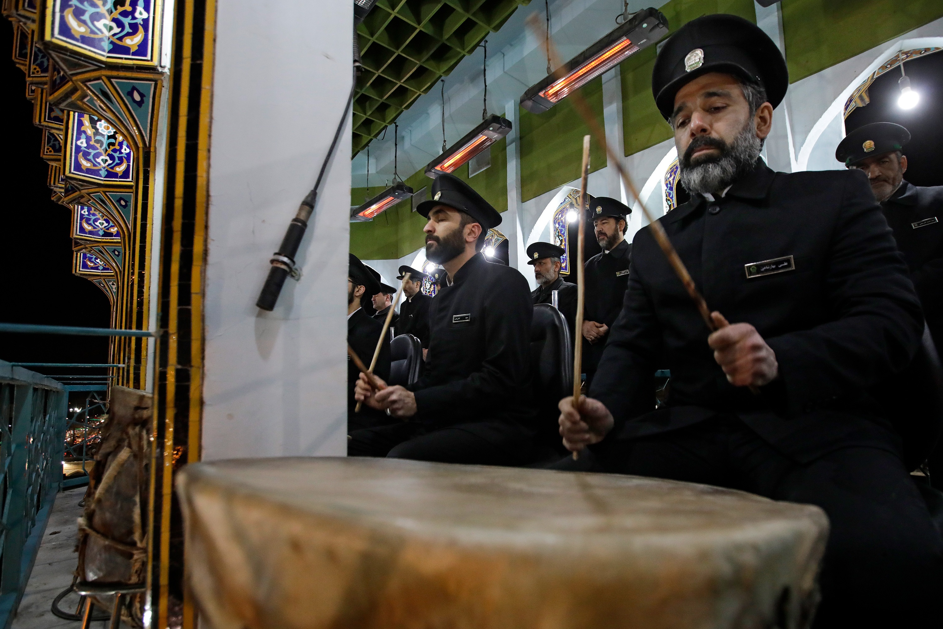 آیین نقارهنوازی به مناسبت عید مبعث در حرم مطهر رضوی آیین نقارهنوازی به مناسبت عید مبعث در حرم مطهر رضوی