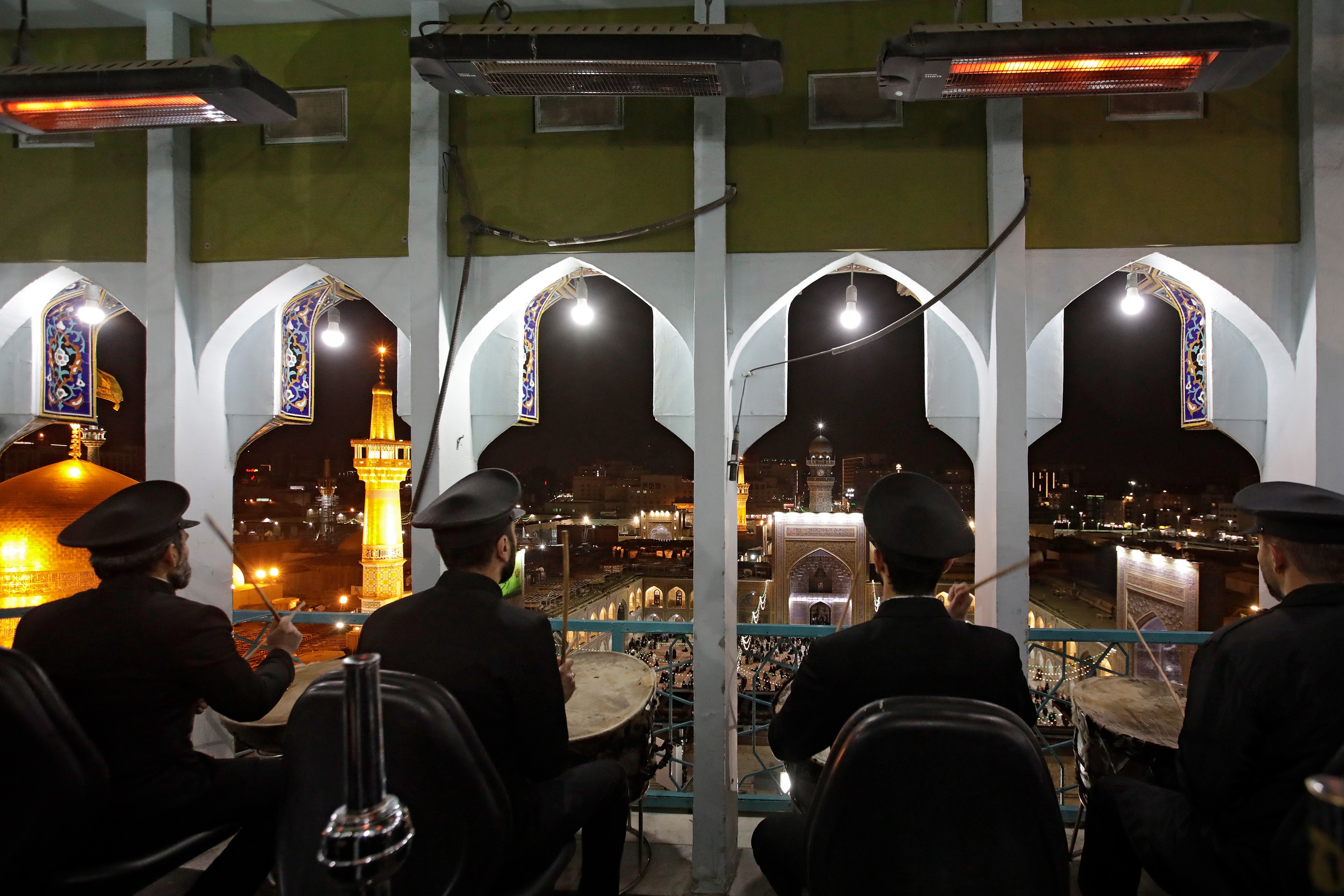 آیین نقارهنوازی به مناسبت عید مبعث در حرم مطهر رضوی+ گزارش تصویری آیین نقارهنوازی به مناسبت عید مبعث در حرم مطهر رضوی+ گزارش تصویری