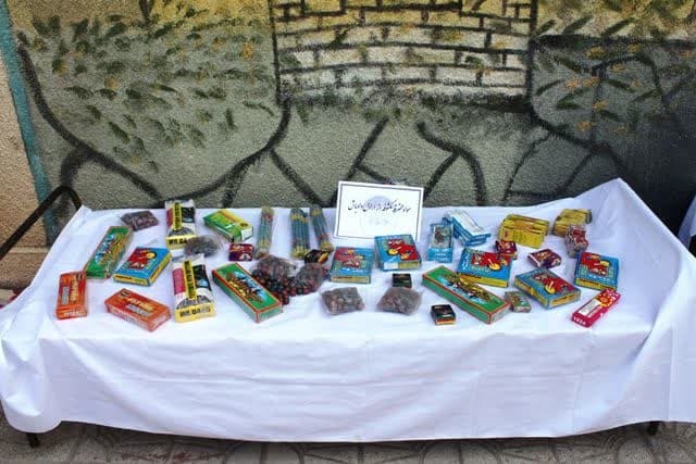 کشف بیش از ۱۰۰۰ عدد مواد محترقه غیرمجاز در اسلام آبادغرب