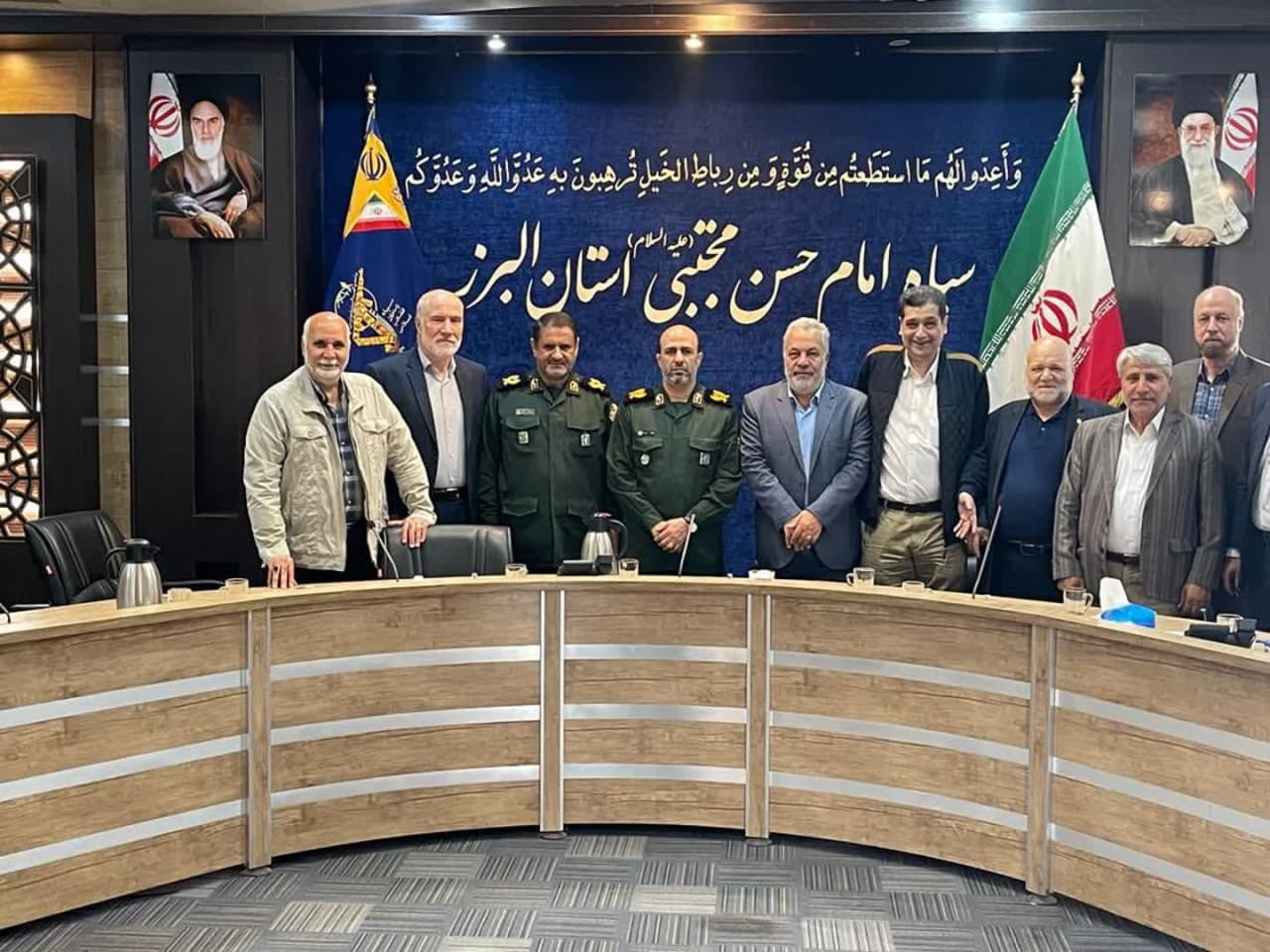 دیدار صمیمی هیئت امنا یادگاران هشت سال دفاع مقدس البرز با فرمانده سپاه امام حسن مجتبی (ع) دیدار صمیمی هیئت امنا یادگاران هشت سال دفاع مقدس البرز با فرمانده سپاه امام حسن مجتبی (ع)