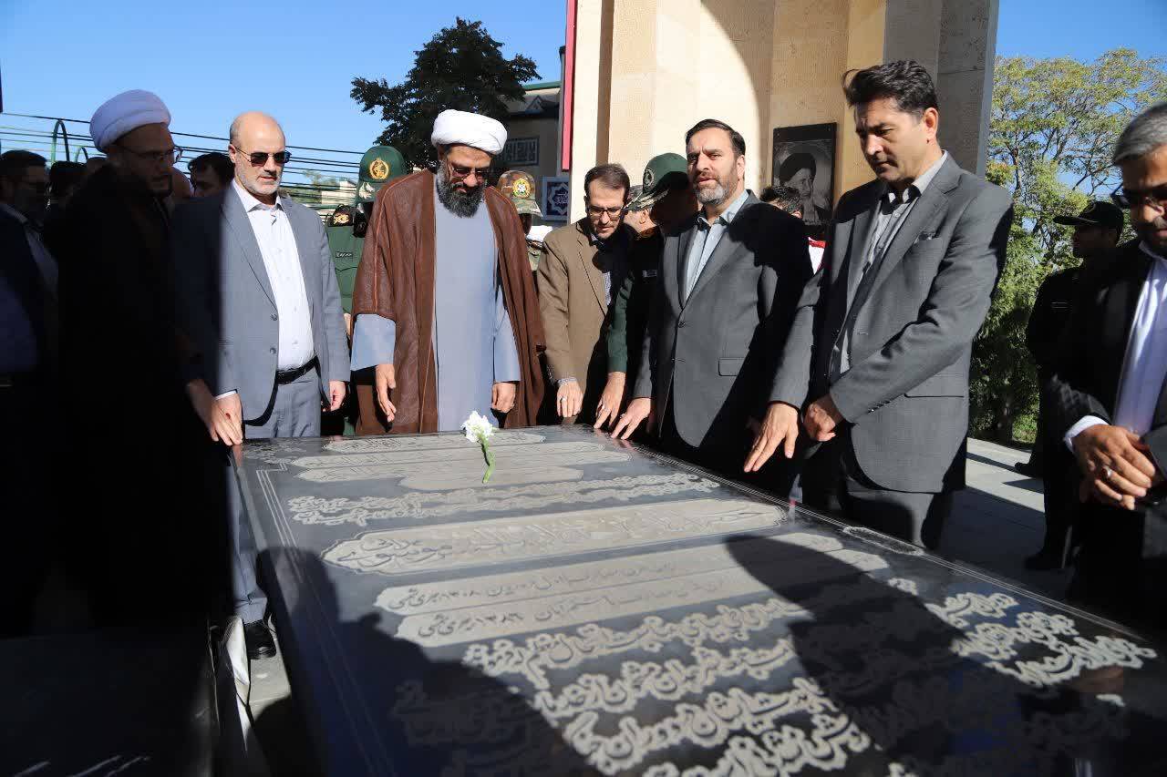 امروز باید در مدارس از شهید همدانی و دیگر شهدا حرف زده شود