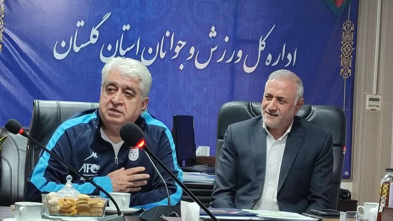 شمسایی تیم ملی را گروگان گرفته است/ متاسفانه سرمربی تیم ملی به تذکرات و انتقادهای پیشکسوتان بیاعتنایی میکند