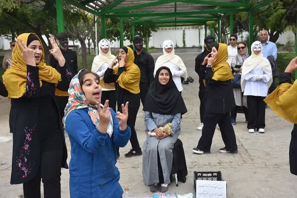 اولین تئاتر خیابانی افراد دارای معلولیت شنوایی همزمان با هفته ملی ناشنوایان در مشهد اجرا شد