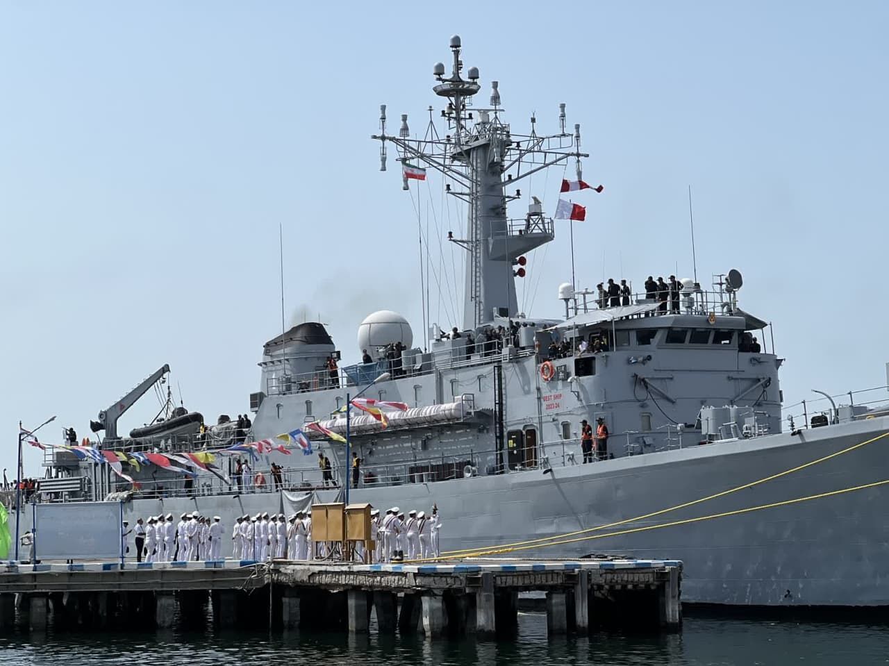 پهلوگیری ناوگروه صلح و دوستی ارتش هندوستان در بندرعباس