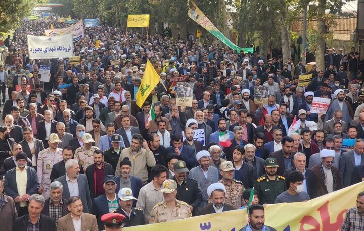 مردم خراسان شمالی در راهپیمایی ۱۳ آبان یک صدا شعار ضد استکباری سر دادند+فیلم