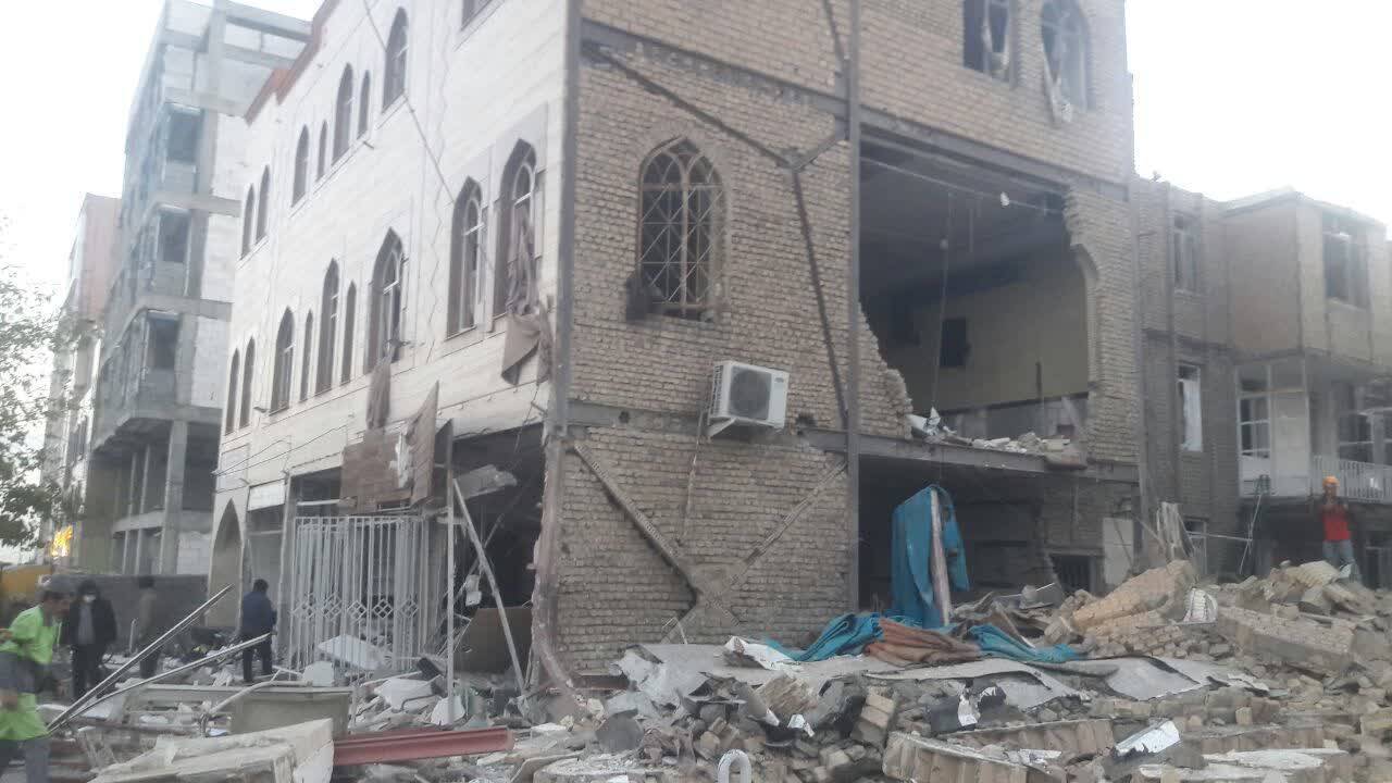 گزارش تصویری انفجار مهیب در حسینیه ارشاد همدان. گزارش تصویری انفجار مهیب در حسینیه ارشاد همدان.