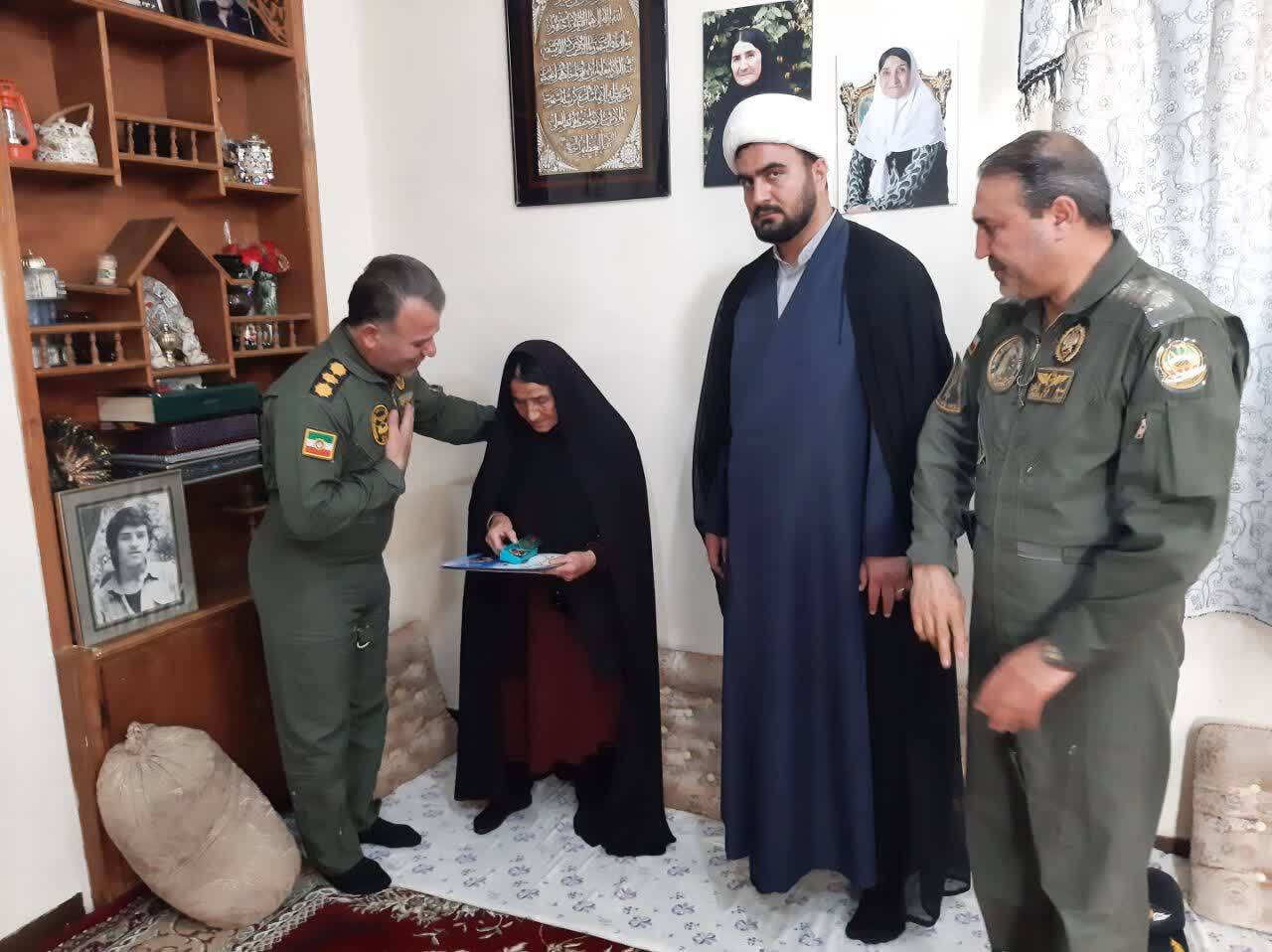 فرماندهان چهارم هوانیروز به دیدار مادران شهدای فارسان و شهرکرد رفتند+عکس