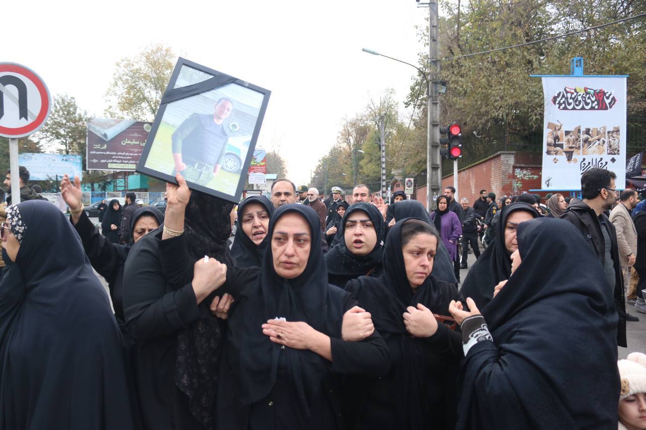 تشییع پیکرهای ۶ شهید گمنام و ۳ مدافع امنیت تشییع پیکرهای ۶ شهید گمنام و ۳ مدافع امنیت