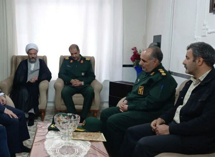 خانواده شهدا؛ مهمترین ابزار استمرار جهاد خانواده شهدا؛ مهمترین ابزار استمرار جهاد