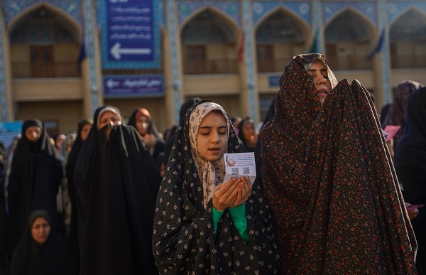 گزارش تصویری-نماز عید بندگی در سومین حرم اهل بیت (ع) اقامه شد گزارش تصویری-نماز عید بندگی در سومین حرم اهل بیت (ع) اقامه شد