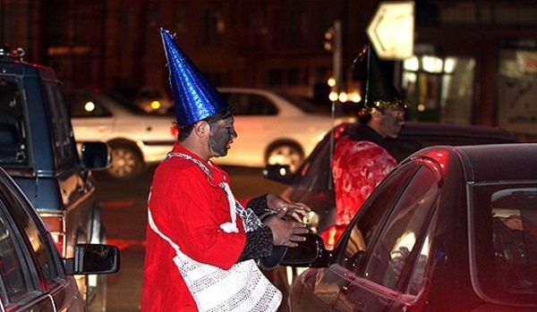 تابناک گزارش می دهد: هنر خیابانی یا مزاحمت نوروزی؟ صدای گوشخراش درآمدزایی در بهار شیراز