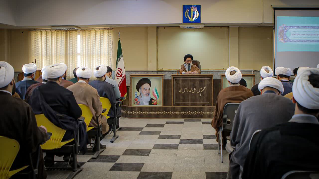 روحانیت، سفیران معنویت در نیروهای مسلحاند روحانیت، سفیران معنویت در نیروهای مسلحاند