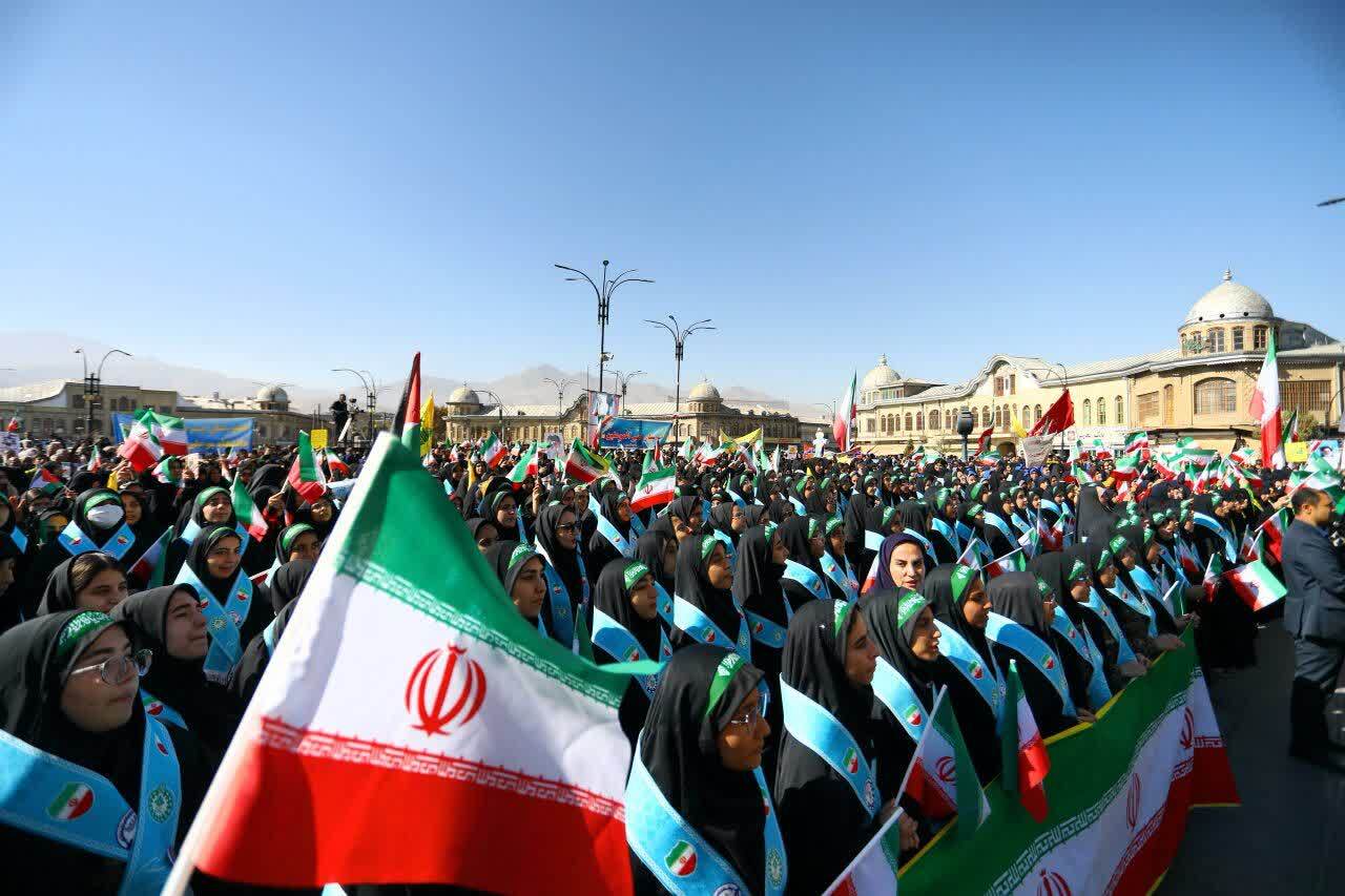 مراسم باشکوه راهپیمایی ۱۳ آبان همدان به روایت تصویر مراسم باشکوه راهپیمایی ۱۳ آبان همدان به روایت تصویر