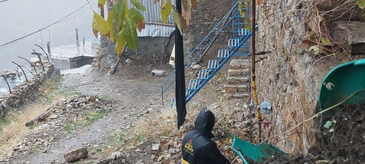 خسارت باران و ریزش سنگ در هورامان تخت/ دامها گرفتار آوار شدند، جانی در خطر نبود + تصاویر خسارت باران و ریزش سنگ در هورامان تخت/ دامها گرفتار آوار شدند، جانی در خطر نبود + تصاویر