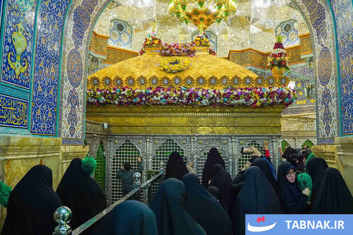 گزارش تصویری/ گلآرایی ضریح مطهر بانوی کرامت در آستانه میلاد حضرت فاطمه زهرا سلام الله علیها گزارش تصویری/ گلآرایی ضریح مطهر بانوی کرامت در آستانه میلاد حضرت فاطمه زهرا سلام الله علیها