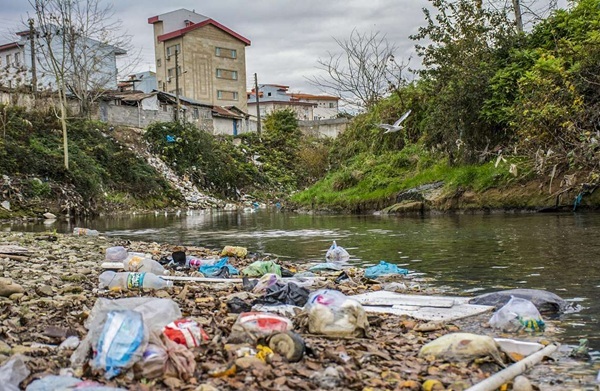 فاضلاب آرامستانها در رگهای گوهررود و زرجوب/ مدخلهای آلایندهای که رشت را زمینگیر کردهاند فاضلاب آرامستانها در رگهای گوهررود و زرجوب/ مدخلهای آلایندهای که رشت را زمینگیر کردهاند