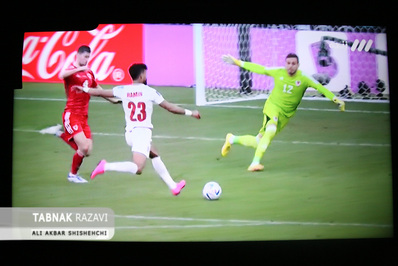 تماشای بازی فوتبال ایران و ولز در بازار مشهد