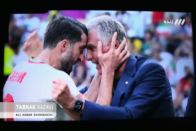 تماشای بازی فوتبال ایران و ولز در بازار مشهد