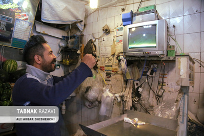 تماشای بازی فوتبال ایران و ولز در بازار مشهد