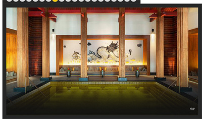 این تفریحگاه در تبت واقع شده و استخر آن با کاشی های طلای بی شماری خط کشی شده است.